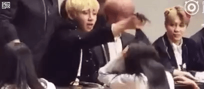 BTS, BTS tin tức, BTS thành viên, Kpop, ARMY, V, V BTS, BTS V, BTS scandal, BTS tranh cãi, BTS idol, BTS profile, BTS nam thần, BTS ảnh, BTS gif