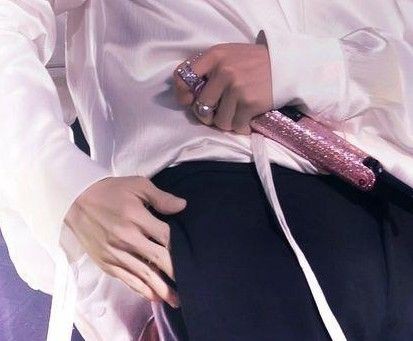 BTS, BTS tin tức, BTS thành viên, Kpop, V, Jungkook, Jimin, Jin, J-Hope, Suga, RM, BTS ảnh, BTS photo, bàn tay BTS, BTS vẻ đẹp, BTS đẹp trai, BTS handsome, BTS idol