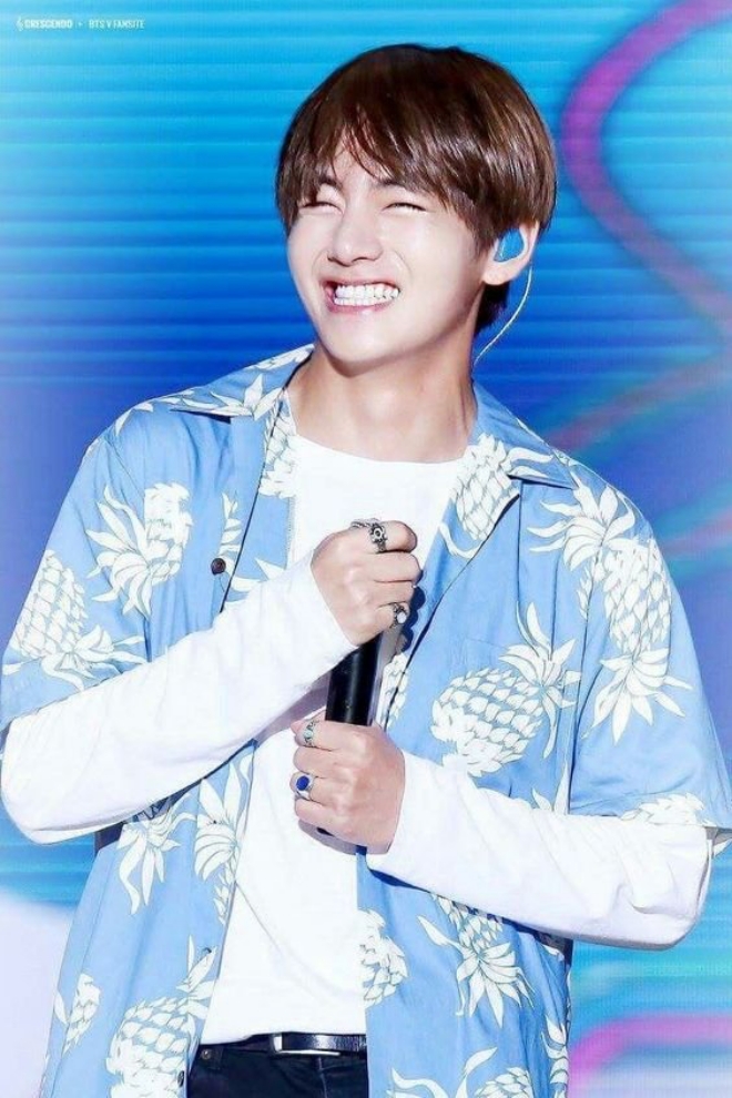 BTS, BTS tin tức, BTS thành viên, V, V BTS, BTS V, Kpop, BTS idol, Kpop idol, BTS youtube, BTS twitter, BTS instagram, BTS ảnh, ảnh BTS, BTS photo, BTS smile, BTS cười