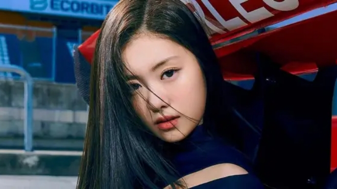 BTS, BTS tin tức, BTS thành viên, Kpop, ARMY, V, V BTS, BTS V, LE SSERAFIM, Kim Garam, BTS scandal, HYBE, Source Music, đàn em BTS, em gái BTS, BTS idol