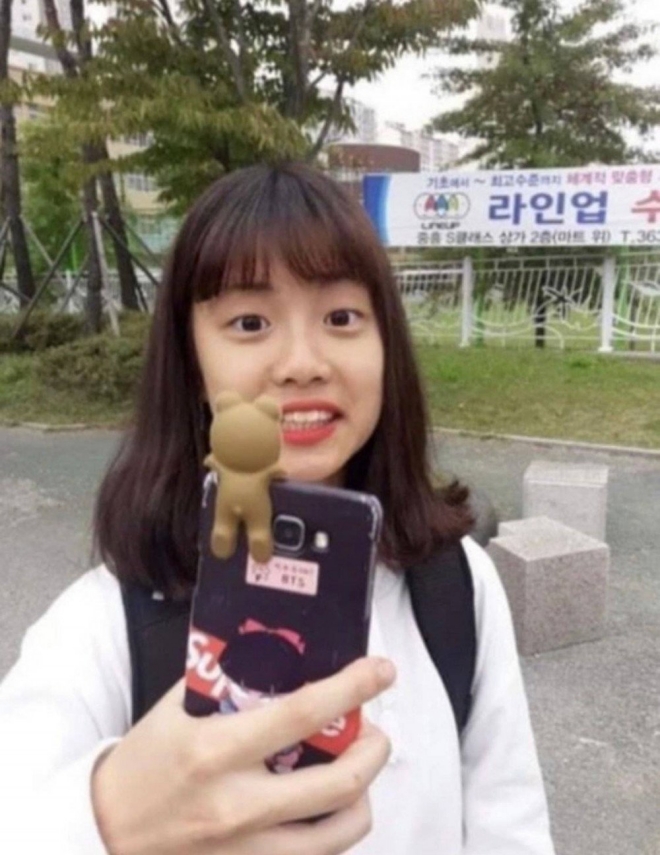 BTS, BTS tin tức, BTS thành viên, Kpop, ARMY, V, V BTS, BTS V, LE SSERAFIM, Kim Garam, BTS scandal, HYBE, Source Music, đàn em BTS, em gái BTS, BTS idol