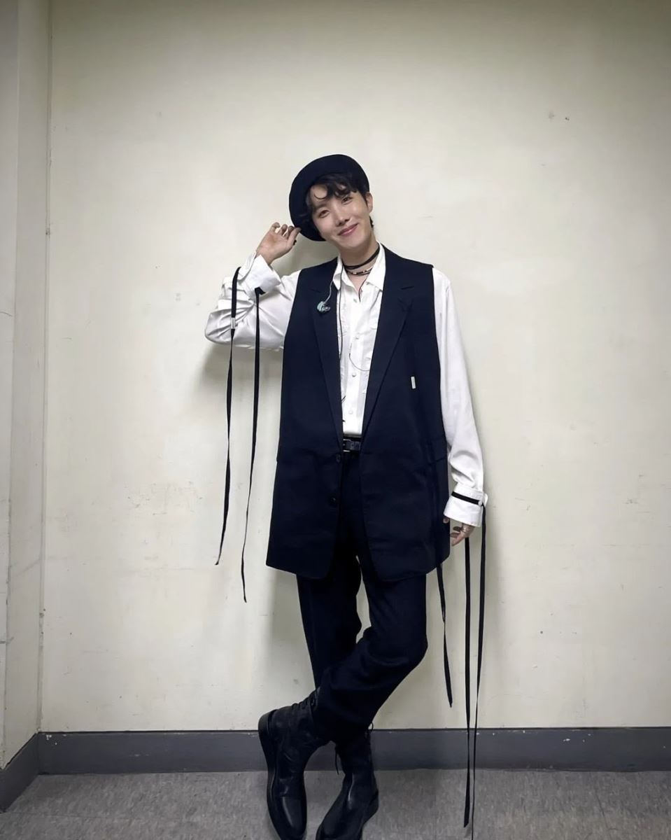 BTS, BTS tin tức, BTS thành viên, Kpop, ARMY, Jin, Jin BTS, BTS Jin, J-Hope, J-Hope BTS, BTS J-Hope, BTS Instagram, BTS youtube, BTS idol, BTS profile, BTS weverse
