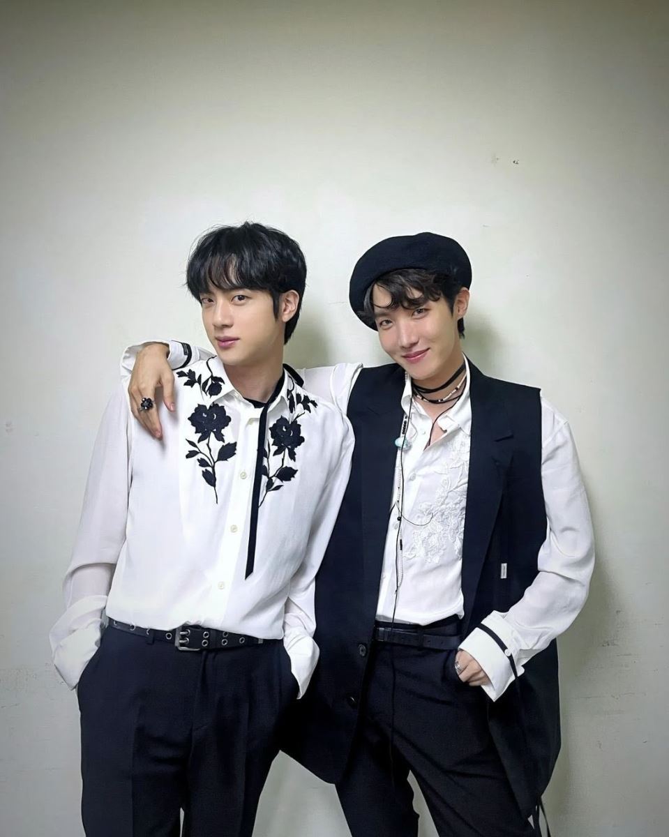 BTS, BTS tin tức, BTS thành viên, Kpop, ARMY, Jin, Jin BTS, BTS Jin, J-Hope, J-Hope BTS, BTS J-Hope, BTS Instagram, BTS youtube, BTS idol, BTS profile, BTS weverse