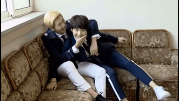 BTS, BTS tin tức, BTS thành viên, Kpop, ARMY, BTS ARMY, BTS idol, BTS couple, BTS cặp đôi, BTS skinship, Jimin, J-Hope, Suga, RM, Jin, Jungkook, V, BTS idol, BTS profile
