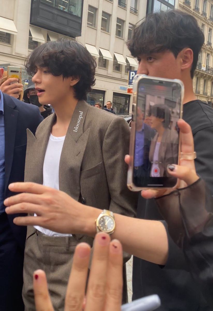 BTS, BTS tin tức, BTS thành viên, Kpop, ARMY, V, V BTS, BTS V, BTS youtube, BTS ảnh, ảnh BTS, BTS photo, BTS Paris, BTS Pháp, Celine, V Celine, BTS Celine, BTS visual