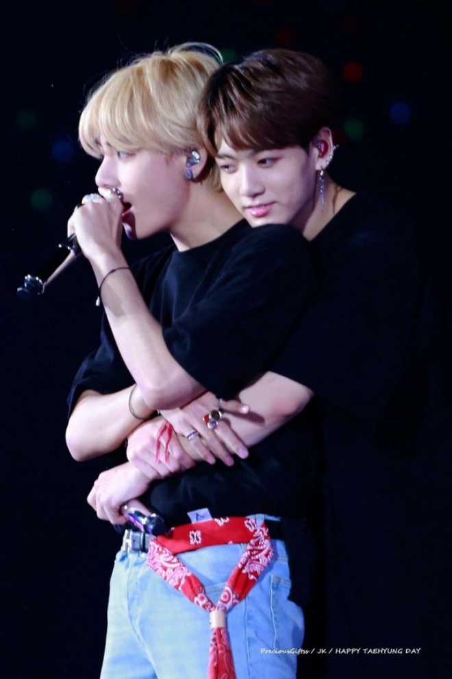 BTS, BTS tin tức, BTS thành viên, Kpop, ARMY, BTS ARMY, RM, Jin, Suga, J-Hope, Jimin, V, Jungkook, BTS idol, BTS profile, BTS đẹp trai, BTS ảnh, BTS couple, BTS photo