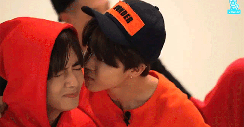 BTS, BTS tin tức, BTS thành viên, Kpop, ARMY, BTS ARMY, BTS idol, BTS couple, BTS cặp đôi, BTS skinship, Jimin, J-Hope, Suga, RM, Jin, Jungkook, V, BTS idol, BTS profile