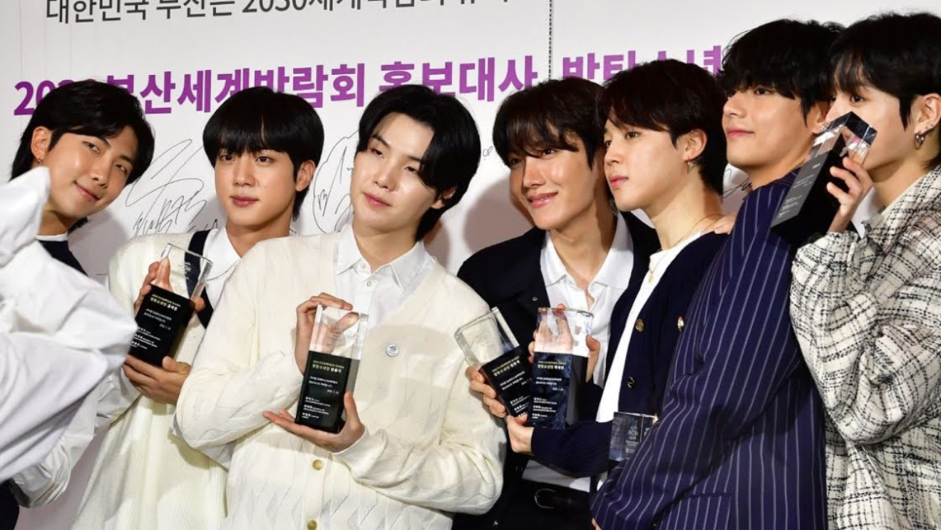 Ngắm bộ ảnh full HD của BTS tại Busan World Expo 2030