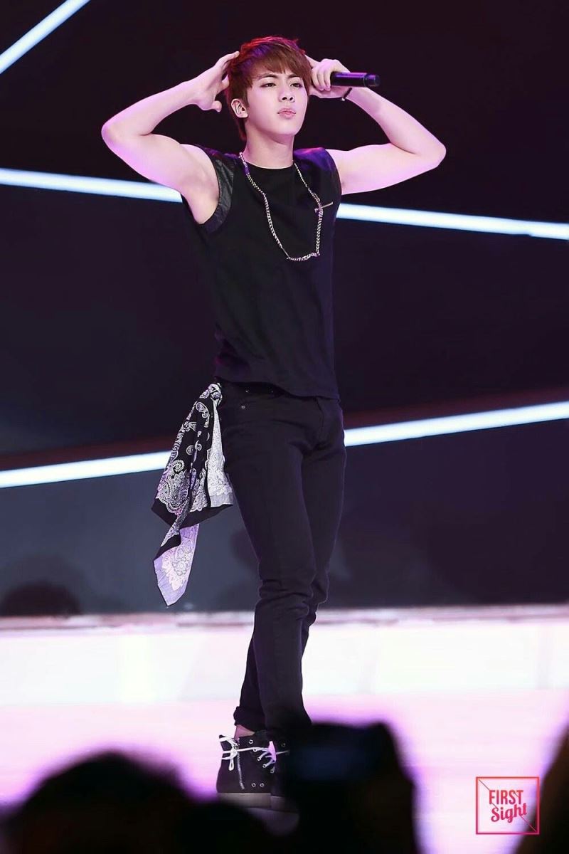 BTS, BTS tin tức, BTS thành viên, Kpop, Jin, Jin BTS, BTS Jin, BTS youtube, BTS idol, BTS trang phục, BTS outfit, BTS body, BTS cơ thể, BTS sexy, BTS quyến rũ