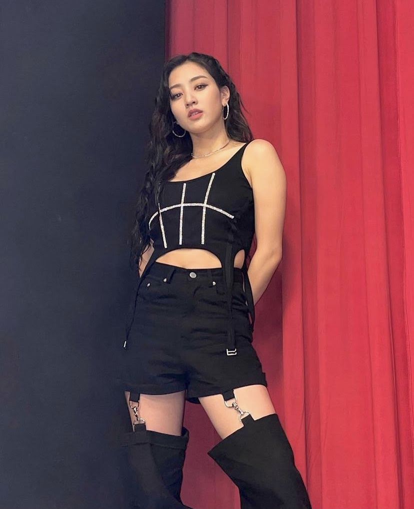 Twice, Twice tin tức, Twice thành viên, Kpop, ONCE, Jihyo, Jihyo Twice, Twice Jihyo, Twice body, Twice visual, Twice outfit, Twice thời trang, Twice trang phục