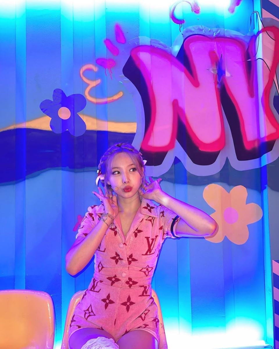 Twice, Twice tin tức, Twice thành viên, Kpop, Nayeon, Red Velvet, Kpop, Seulgi, Seulgi Red Velvet, Red Velvet Seulgi, Kpop idol, đụng hàng, thời trang