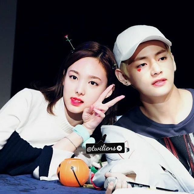 BTS, BTS tin tức, BTS thành viên, Kpop, Twice, Nayeon, Nayeon Twice, Twice Nayeon, V, V BTS, BTS V, BTS youtube, BTS gif, BTS idol, BTS tình cảm, BTS tương tác