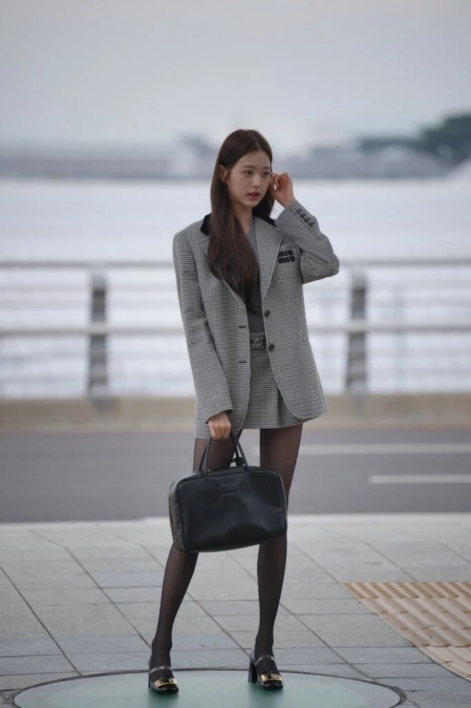 IVE, IVE tin tức, IVE thành viên, Kpop, Wonyoung, Jang Wonyoung, Kpop idol, IVE idol, IVE profile, IVE visual, IVE youtube, IVE airport, IVE sân bay