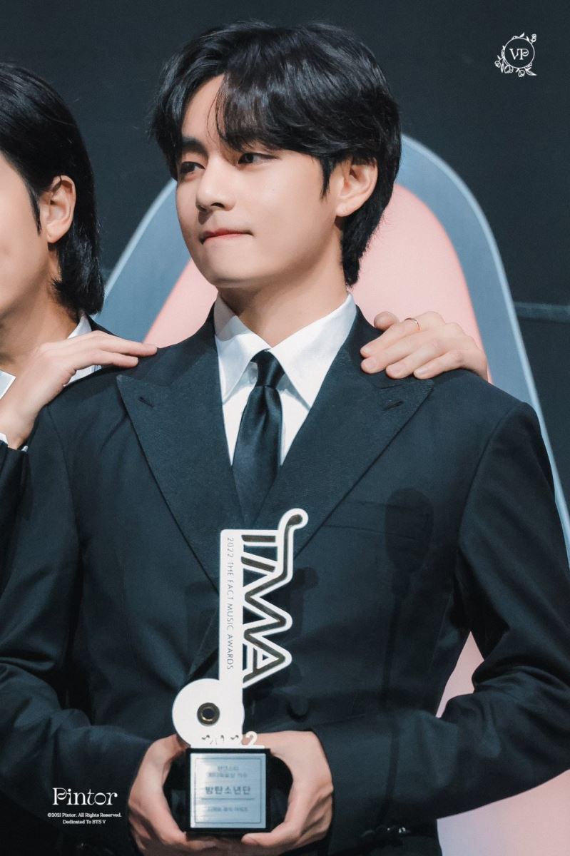 BTS, BTS tin tức, BTS thành viên, Kpop, V, V BTS, BTS V, BTS idol, BTS visual, BTS profile, BTS lễ trao giải, BTS Twitter, BTS youtube, BTS ảnh, ảnh BTS