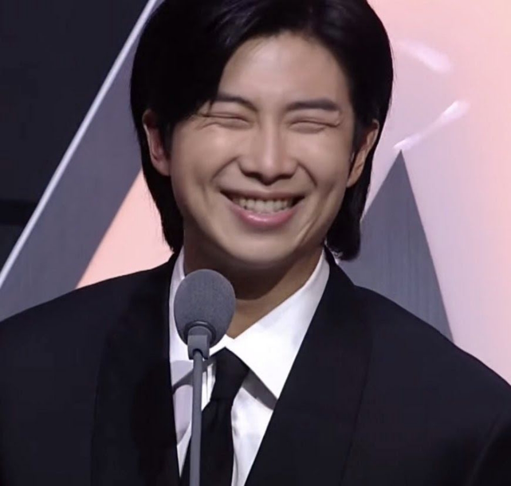 BTS, BTS tin tức, BTS thành viên, Kpop, ARMY, BTS idol, BTS profile, RM, RM BTS, BTS RM, BTS trưởng nhóm, BTS thủ lĩnh, BTS weverse, BTS army, BTS youtube, Namjoon