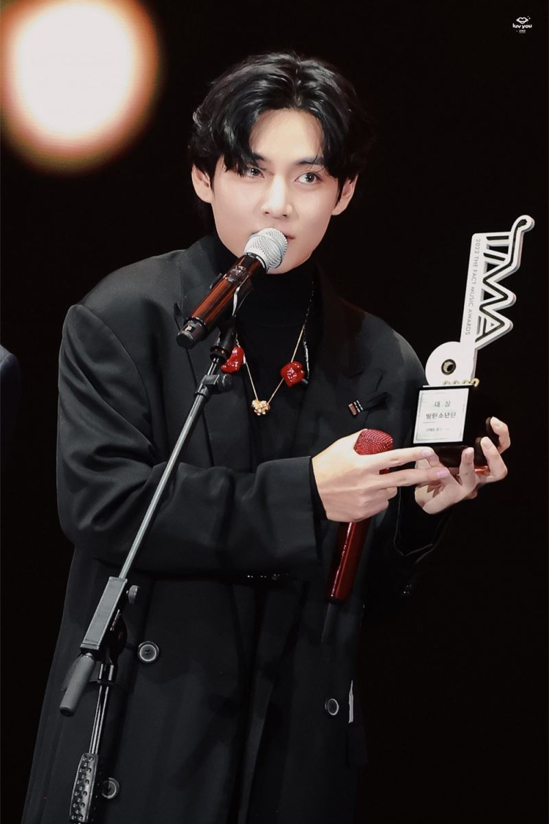 BTS, BTS tin tức, BTS thành viên, Kpop, V, V BTS, BTS V, BTS idol, BTS visual, BTS profile, BTS lễ trao giải, BTS Twitter, BTS youtube, BTS ảnh, ảnh BTS