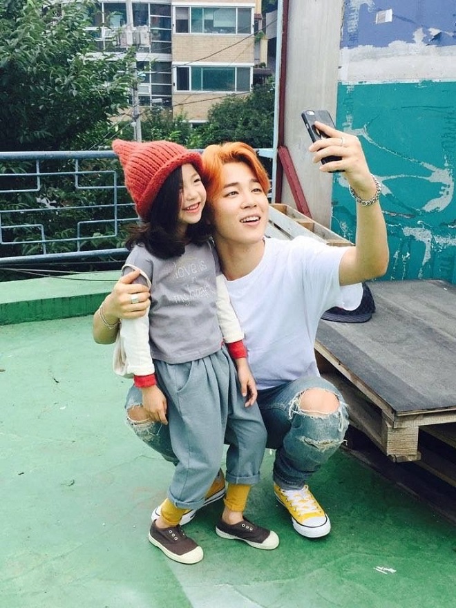 BTS, Jimin chuẩn soái ca, Hành động của Jimin BTS với ARMY nhí, BTS tin tức, Jimin nhà BTS và một ARMY, sự quan tâm của BTS đến các ARMY