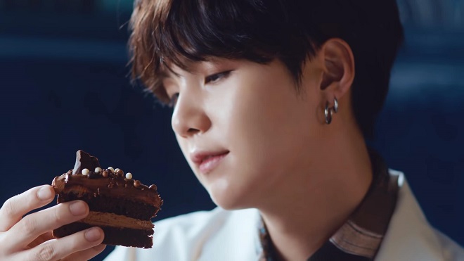 Suga BTS hóa chàng đầu bếp cực điển trai trong video mới