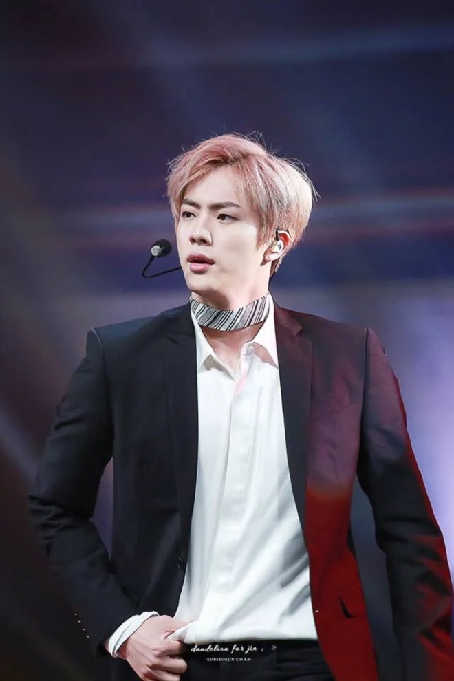 BTS, Jin đeo choker, Jin đeo vòng cổ, vòng cổ của Jin, hút hồn ARMY, worldwide handsome, Jin BTS, ARMY, Kpop