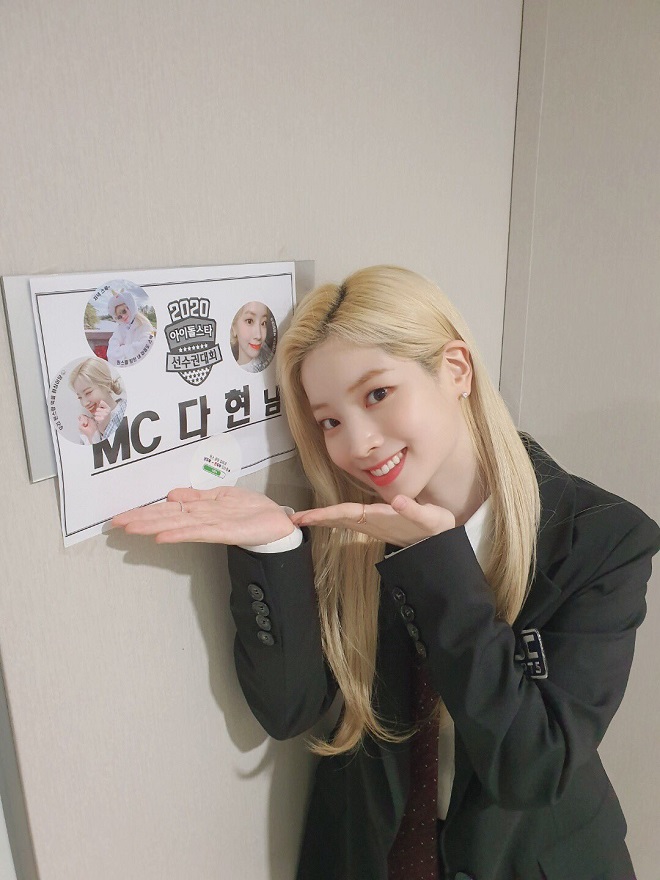 Twice, Dahyun trèo qua kính gặp fan, Twice Dahyun, Dahyun Twice, Twice 2019