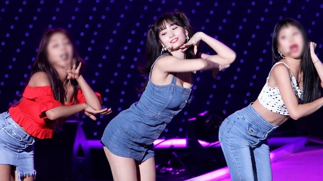 Twice, Momo gợi cảm với trang phục, on stage, Twice momo, Momo Twice, Twice 2020