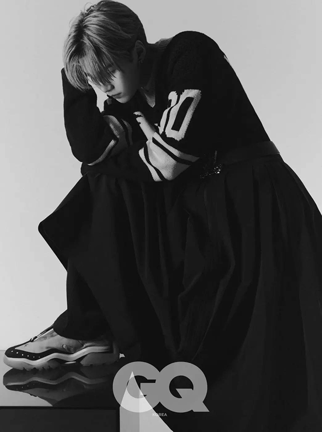 BTS, Suga, Suga mặc váy nữ tính, BTS Vogue Korea, BTS GQ, Jin, V BTS, Tin bts