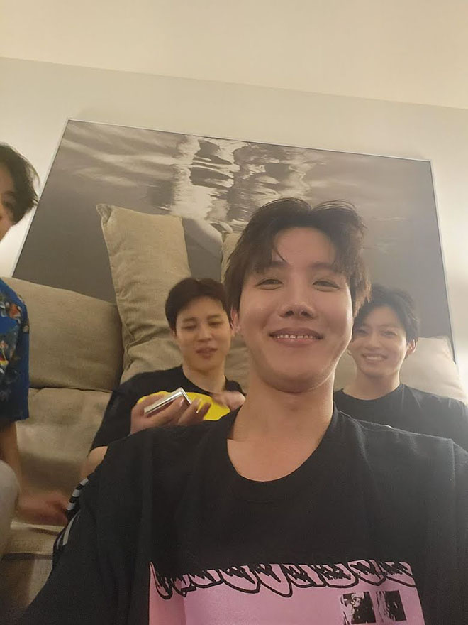 BTS, BTS chụp ảnh dad selfie, J-Hope, Jimin, Jungkook, V BTS, RM BTS, Tin bts