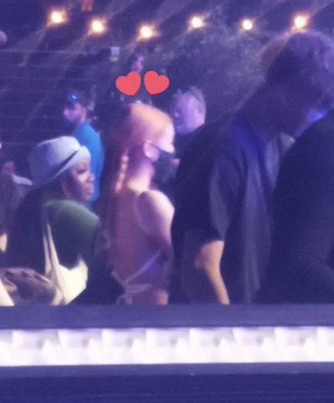 Blackpink, Jennie hút thuốc tại Coachella, Jennie bị bắt gặp hút thuốc, V BTS, Tin bts