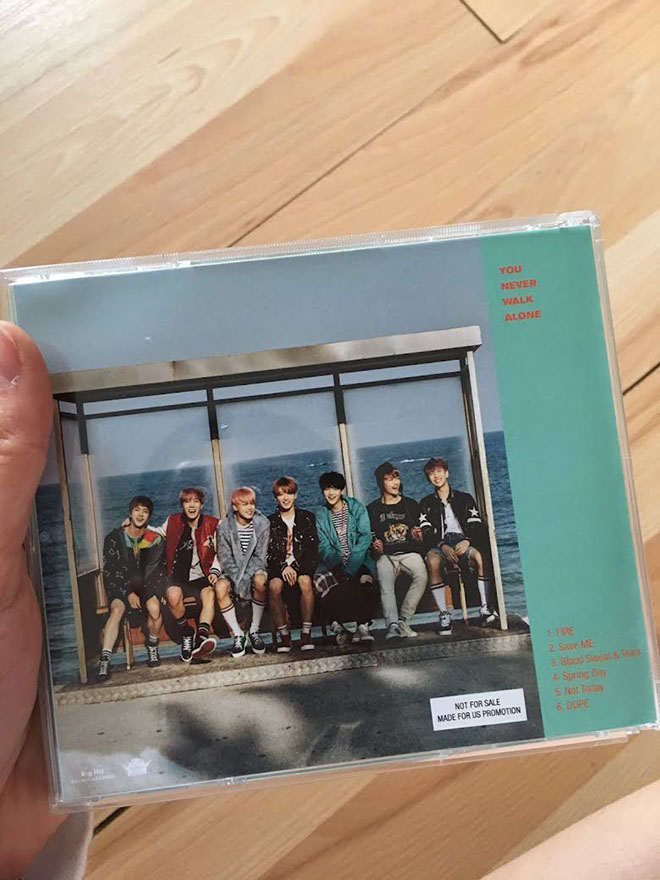 BTS, Fan mua đồ của BTS tại yard sale, Jungkook, Jin BTS, Suga, Tin bts