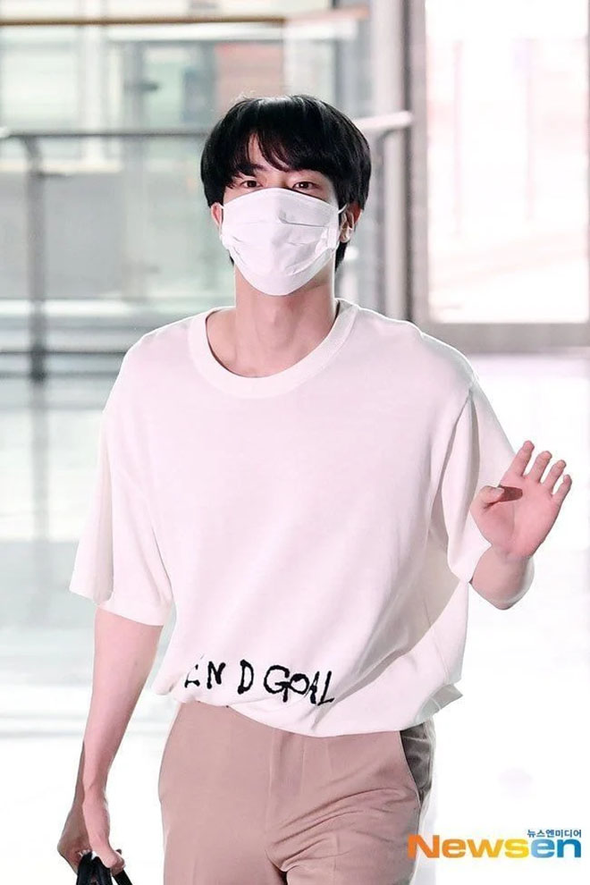 BTS, Jin, Vẻ ngoài sân bay của Jin, Jin BTS trên đường tới Nhà Trắng, V BTS, Tin bts