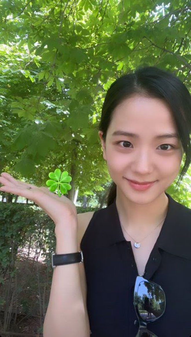 Blackpink, Jisoo, Jisoo mặt mộc, Blackpink tan rã vào sang năm, Jisoo đến Madrid