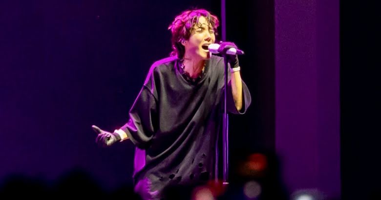 J-Hope BTS diễn tại Lollapalooza tuyệt đến mức khán giả địa phương quyết định thay đổi gu nhạc