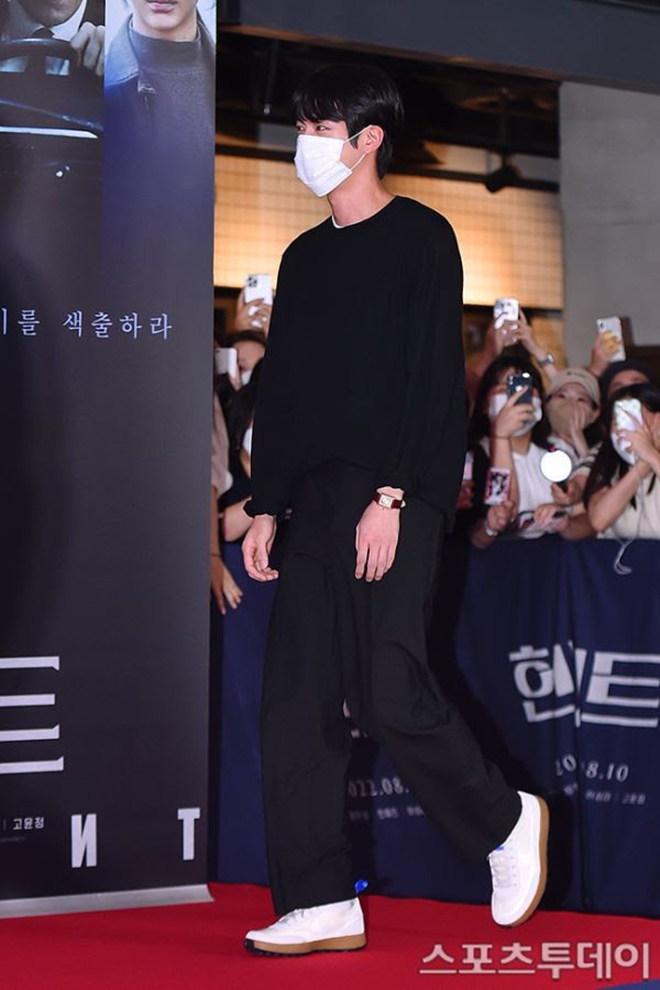 BTS, Jin, Jin bộc lộ triệu phú khánh kiệt, Jin tại buổi chiếu VIP phim Hunt, Tin bts