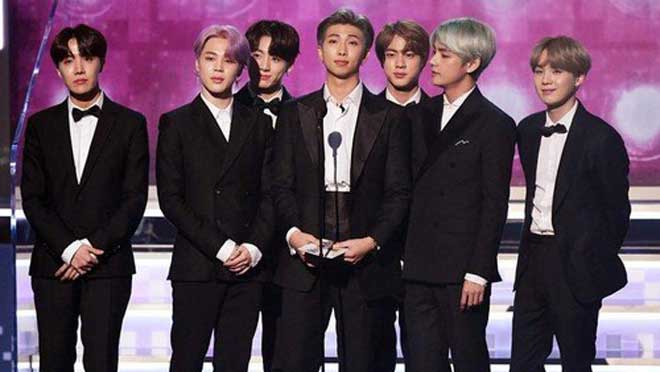 Bản tin Kpop: Grammy tiếp tục ‘phũ phàng’ với BTS và Kpop, Lisa Blackpink mặc một chiếc quần suốt 3 năm do bị stylist ‘bỏ bê’?