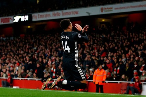 ĐIỂM NHẤN Arsenal 1-3 M.U: Mourinho ‘điểm huyệt’ Wenger. ‘Siêu nhân’ De Gea. Arsenal thủ quá tệ - Ảnh 2.