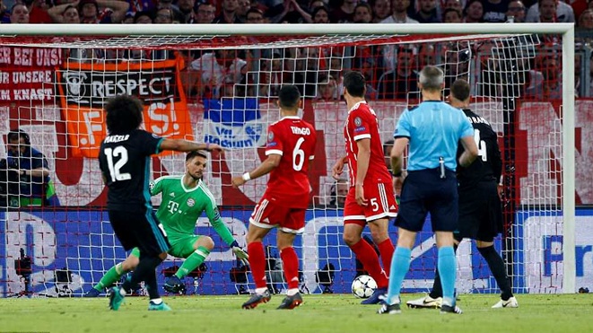 Zidane: 'Real kiểm soát tốt trận đấu'. Jupp Heynckes: 'Real dễ tổn thương, Bayern còn hy vọng'