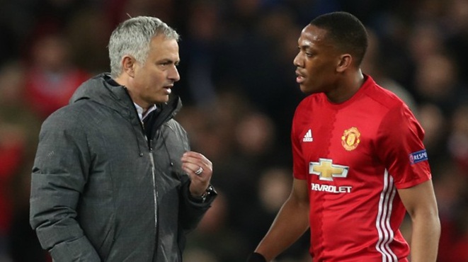 Vì sao Mourinho nên bán ngay Anthony Martial?