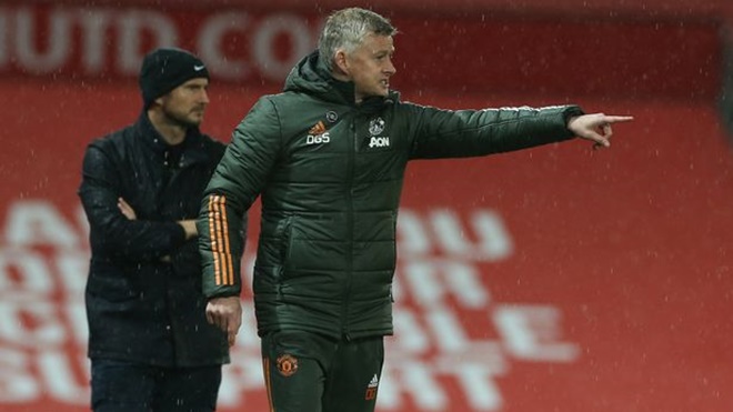 ĐIỂM NHẤN MU 0-0 Chelsea: Solskjaer lại bỏ rơi Van de Beek. Mendy đáng đồng tiền bát gạo