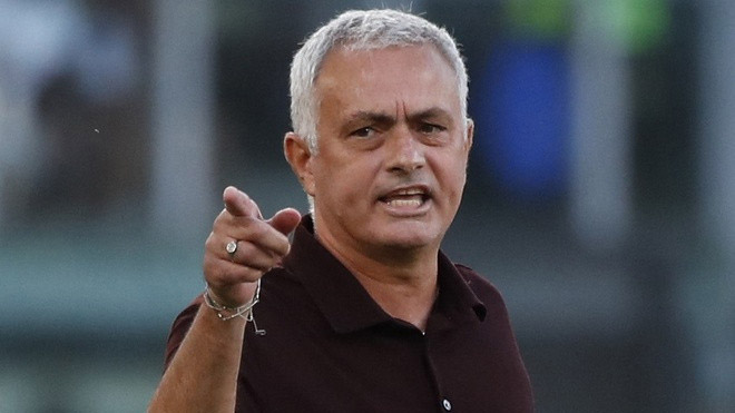 Mourinho khuyên học trò ăn vạ kiếm phạt đền