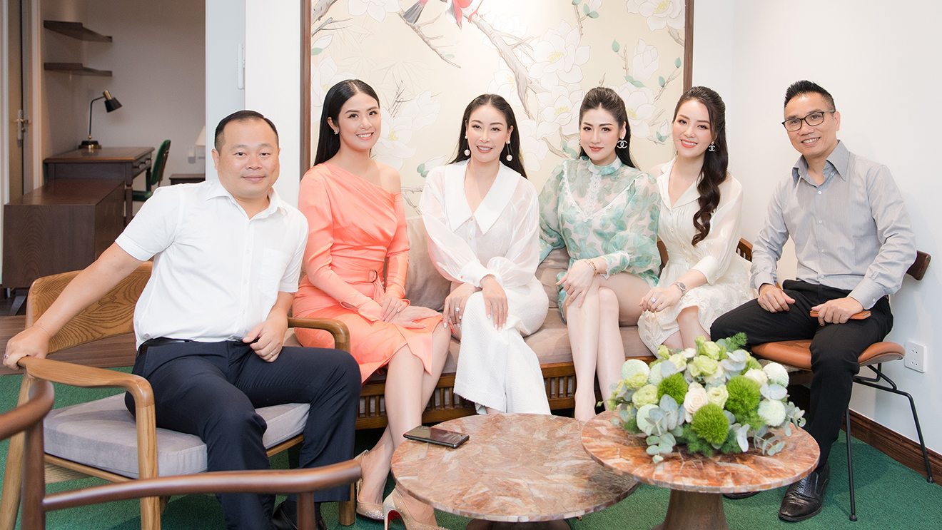 Á hậu Thuỵ Vân ngỡ ngàng khi Hoa hậu Hà Kiều Anh nói 45 tuổi 