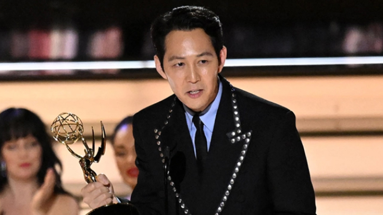 Tài tử 'Squid Game' Lee Jung Jae giành tượng vàng Emmy danh giá 