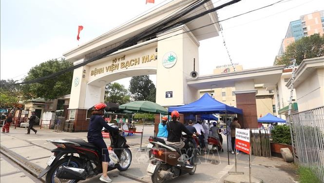 Dịch COVID-19: Hà Nội khoanh vùng cách ly 1.500 người liên quan đến điểm nóng dịch tại Bệnh viện Bạch Mai