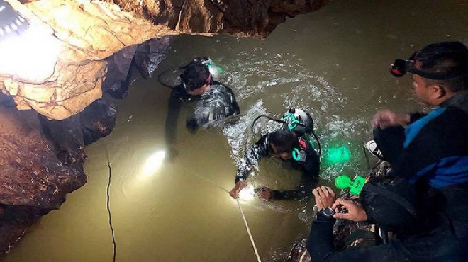 TRỰC TIẾP Giải cứu đội bóng Thái Lan: 5 thành viên còn lại ở sâu trong hang hơn 2 km, rất khó tiếp cận