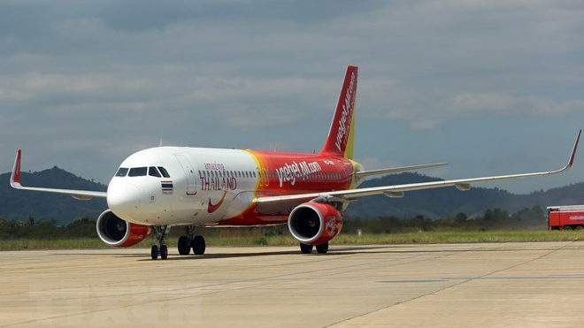 Máy bay Vietjet hạ cánh khẩn để cấp cứu hành khách khó thở