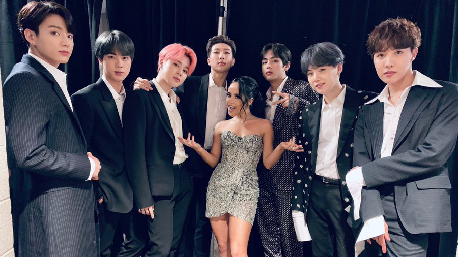 Chỉ là 'nấu súp gà’ với Becky G thôi, có cần ngầu vậy không J-Hope BTS?