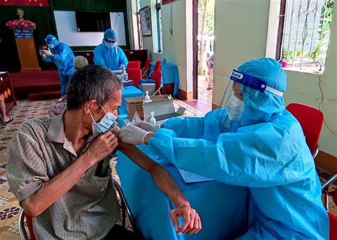 Dịch Covid-19 trưa 15/8: TP.HCM tiếp tục giãn cách xã hội ...