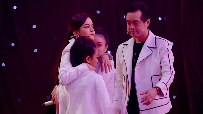 Phạm Quỳnh Anh và hành động khiến một 'xưởng' khóc trong hậu trường The Voice Kids