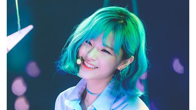 kpop, thần tượng nhuộm tóc xanh, BTS, red velvet, twice, TXT, IU