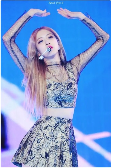 Rosé Blackpink, Blackpink, Trang phục diễn của Blackpink, rosé