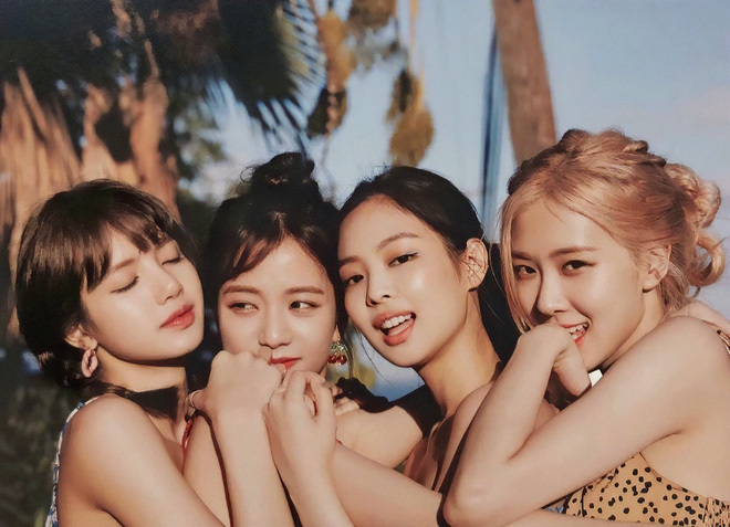 Blackpink, Jennie, Jisoo, Rosé, Lisa, quà năm mới từ Blackpink, túi hàng hiệu, Prada